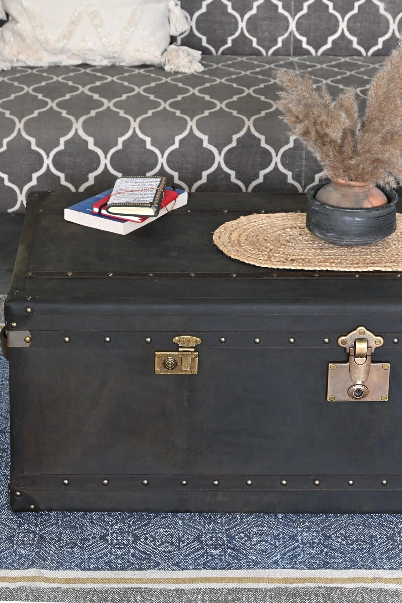 BYGONE  COFFEE TABLE IN LEATHER WITH TWO DRAWERS