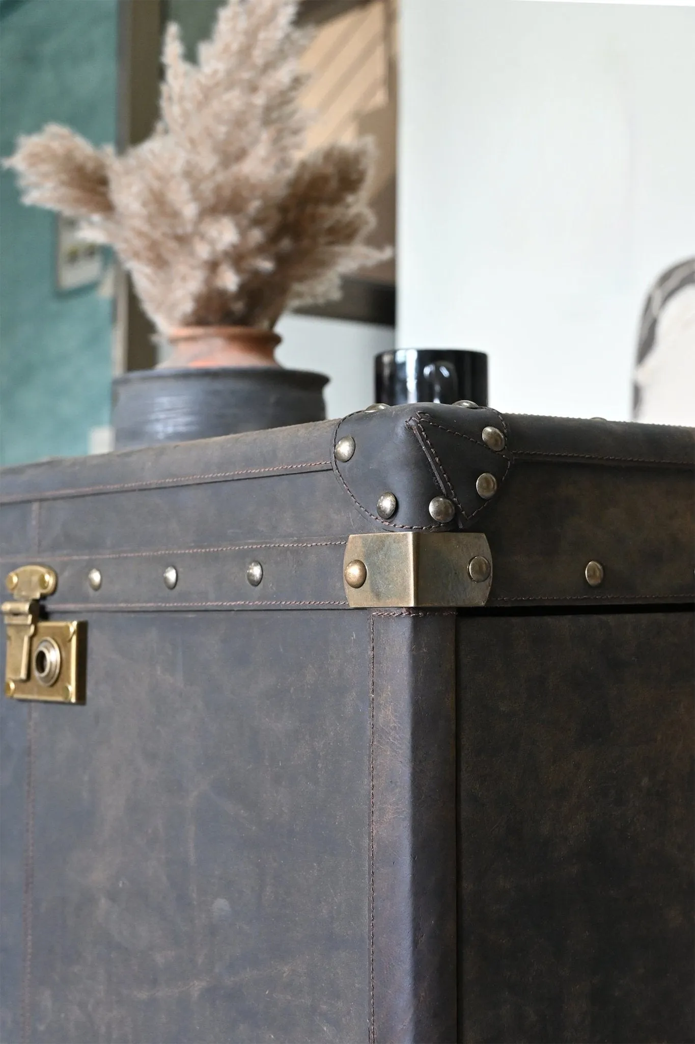 BYGONE  COFFEE TABLE IN LEATHER WITH TWO DRAWERS