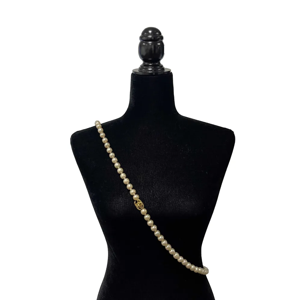 CHANEL - Vintage 96P CC Logo Turn Lock LONG Pearl / Gold Necklace