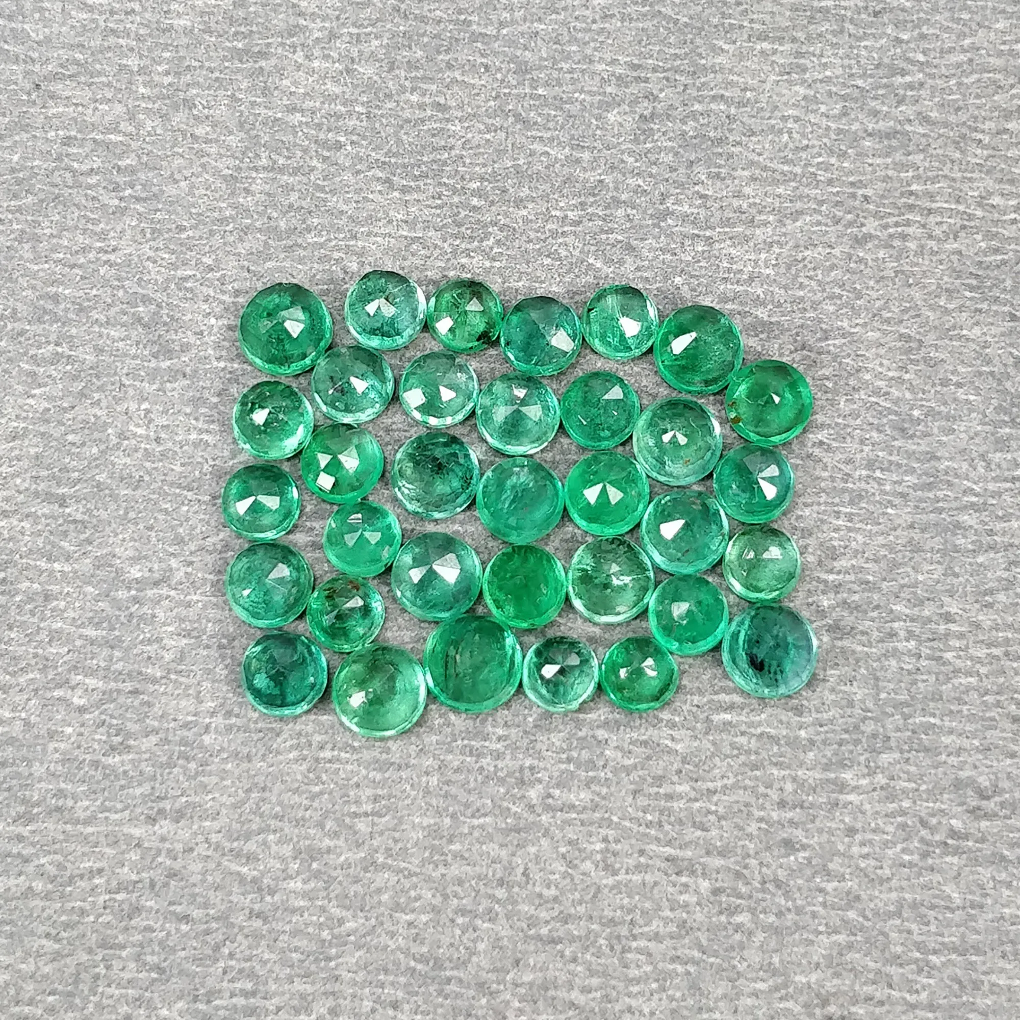 Emerald Gemstone Normal Cut : 5.00cts Natural Untreated Unheated Green Emerald Round Shape 3mm - 4mm Lots