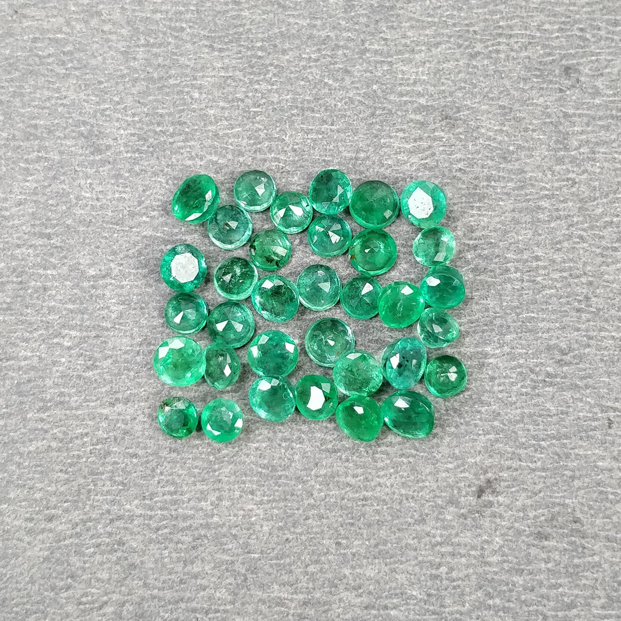 Emerald Gemstone Normal Cut : 5.00cts Natural Untreated Unheated Green Emerald Round Shape 3mm - 4mm Lots