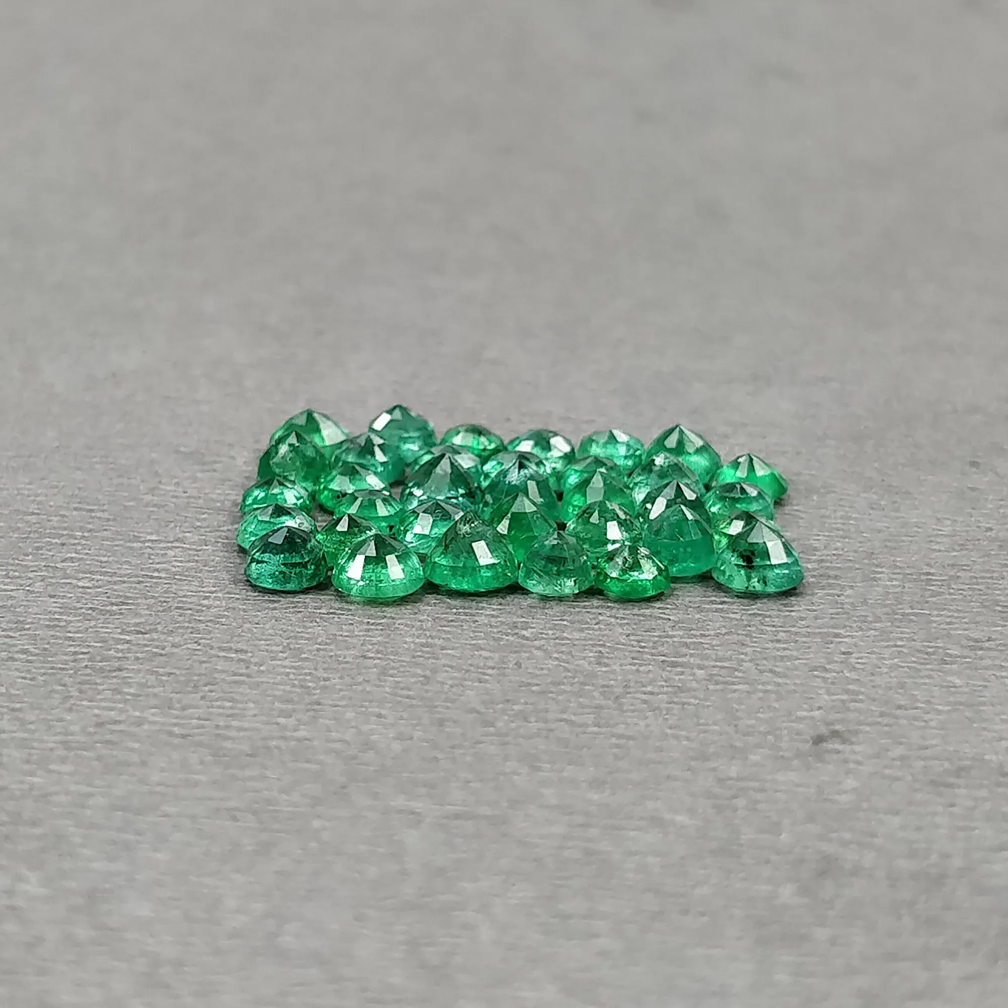 Emerald Gemstone Normal Cut : 5.00cts Natural Untreated Unheated Green Emerald Round Shape 3mm - 4mm Lots